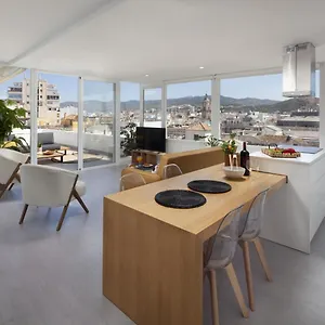 https://inmalaga-penthouse-atarazanas.hotelsinnerja.org