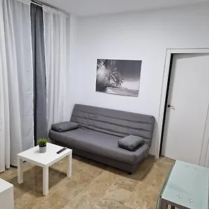 https://apartamento-moderno-y-limpio-en-el-centro-urbano.1costadelsol.com